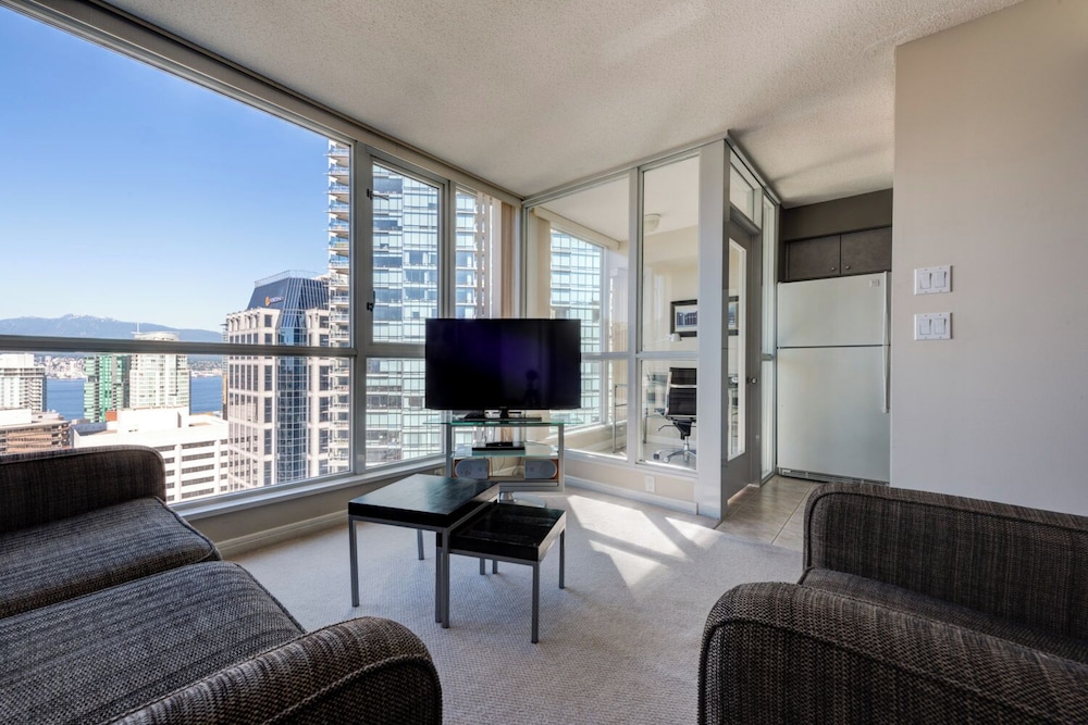 Carmana 1-Bedroom Suite (1 Queen)