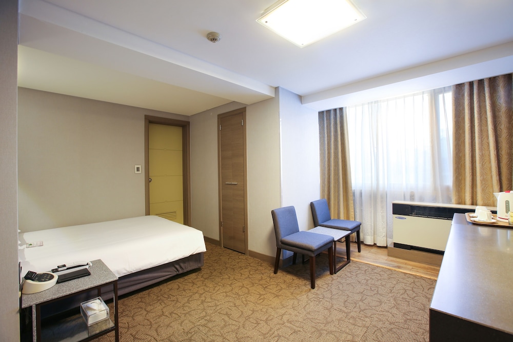 Standard Double Room (NO PARKING) - Photo 1