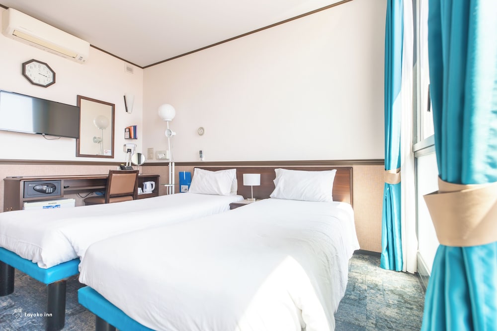 Economy Twin Room thumbnail 6