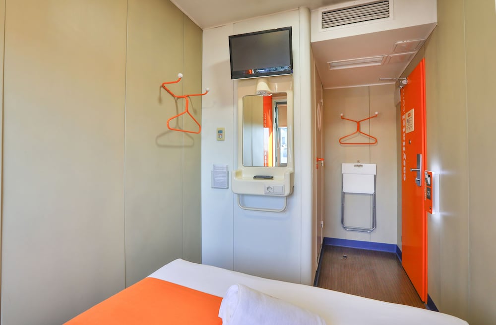 Small Room Free TV photo 3