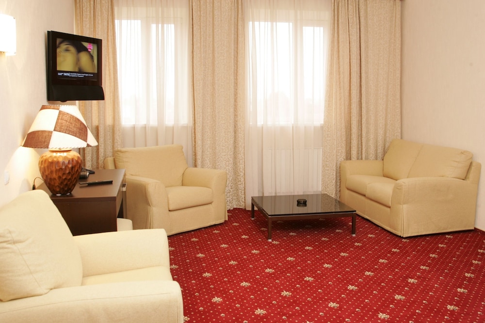 Family Room, Multiple Beds photo 1
