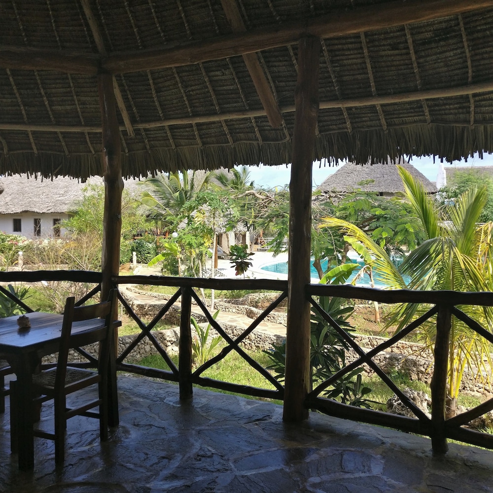 Comfort Cottage, Pool View photo 2