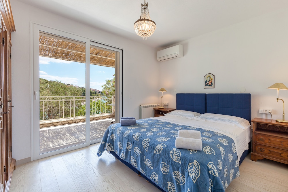 House, Multiple Bedrooms
