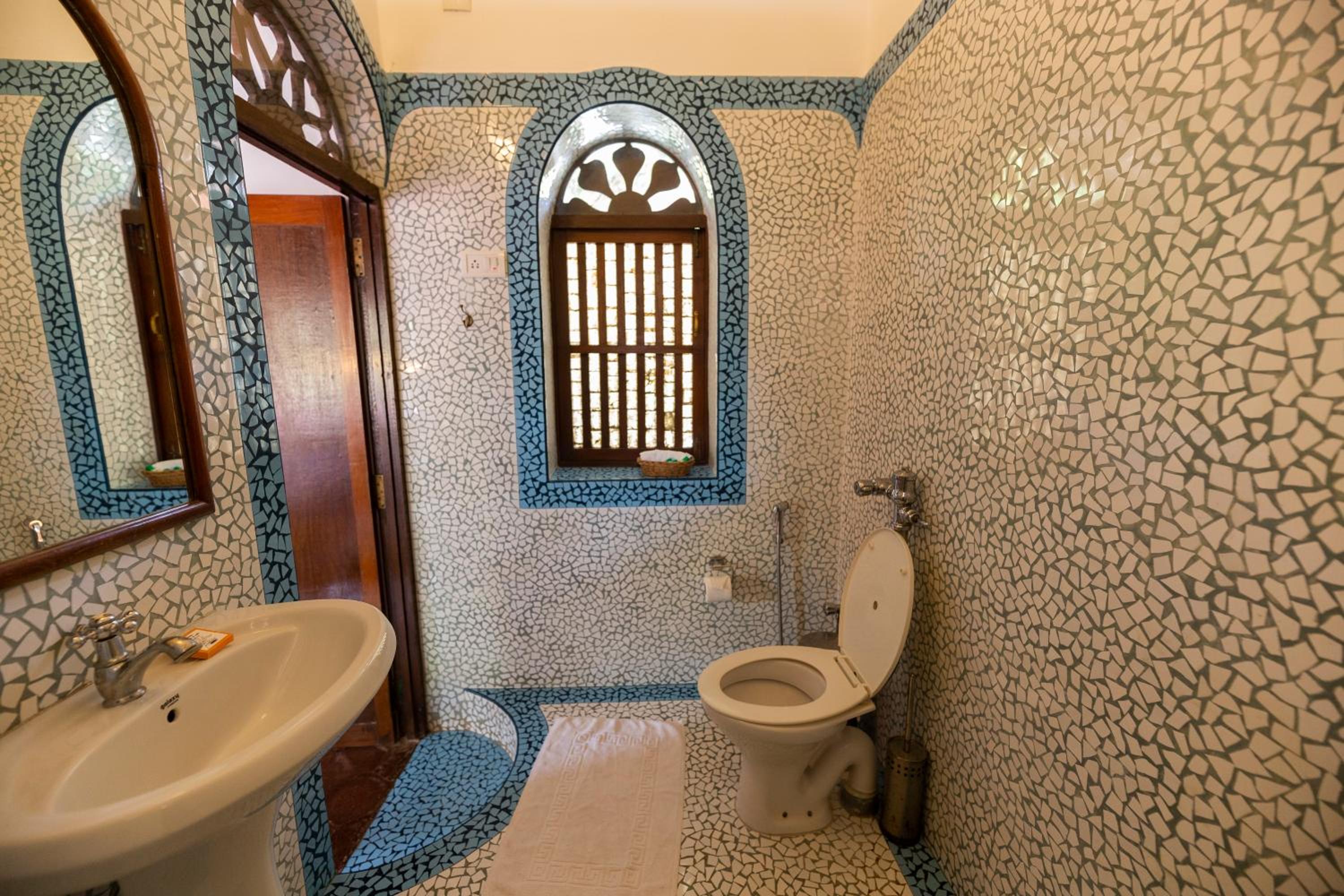Twin Room with Bathroom photo 2