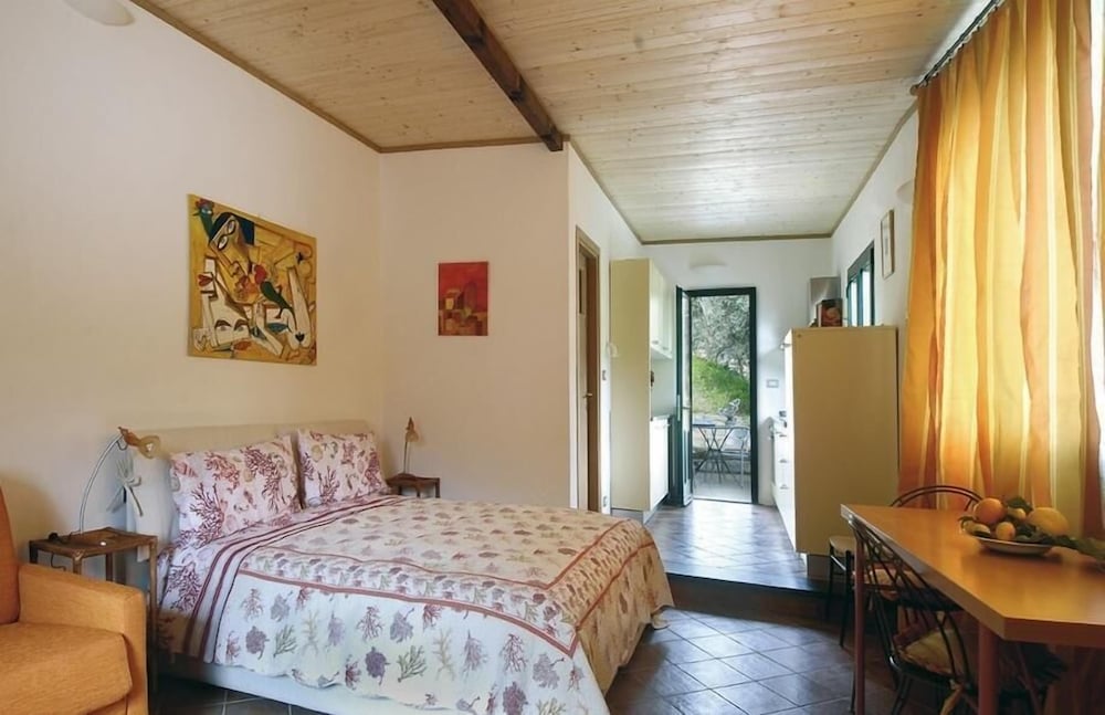 Studio, Vineyard View photo 1