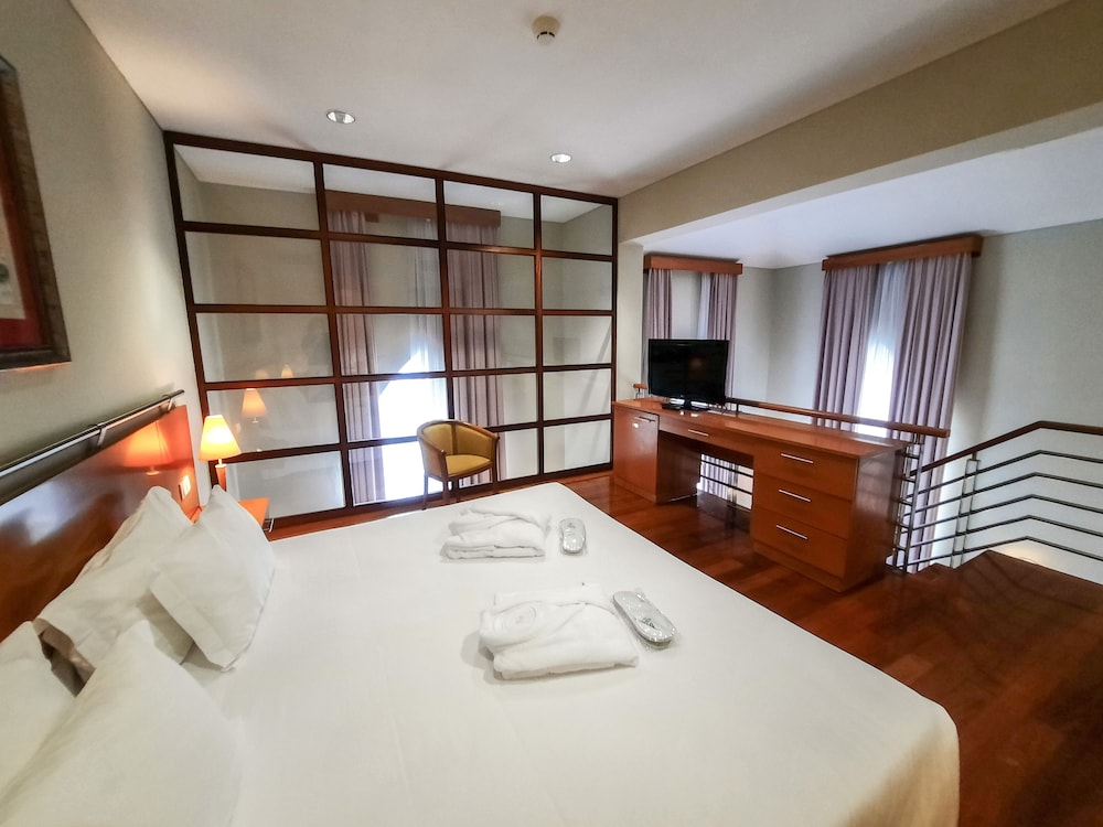 Deluxe Suite - Photo 10
