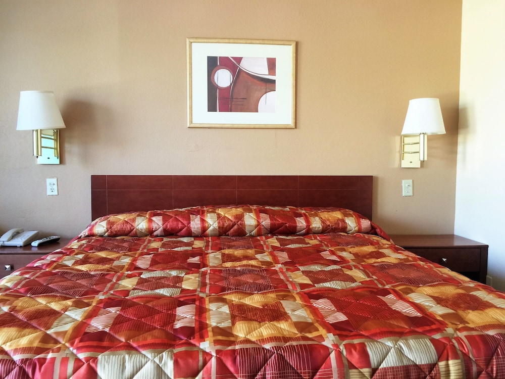 Standard Room, 1 King Bed, Smoking photo 1