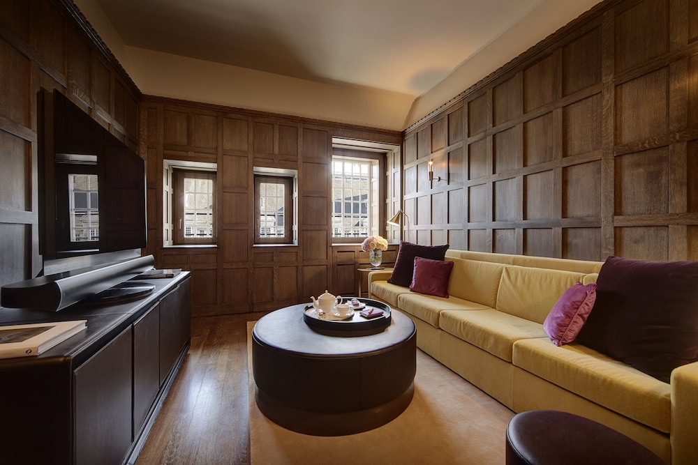 Suite, 2 Bedrooms (Tudor) thumbnail 5