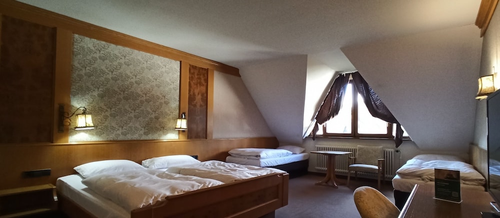 Family Room 4 People Retro without Balcony 1 Double Bed and 2 Twin Beds photo 2