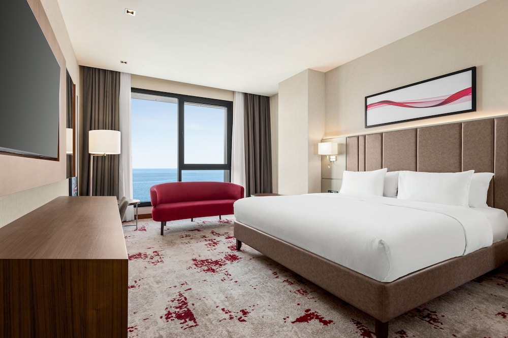 Family Suite, 1 King Bed, Sea View - Photo 5