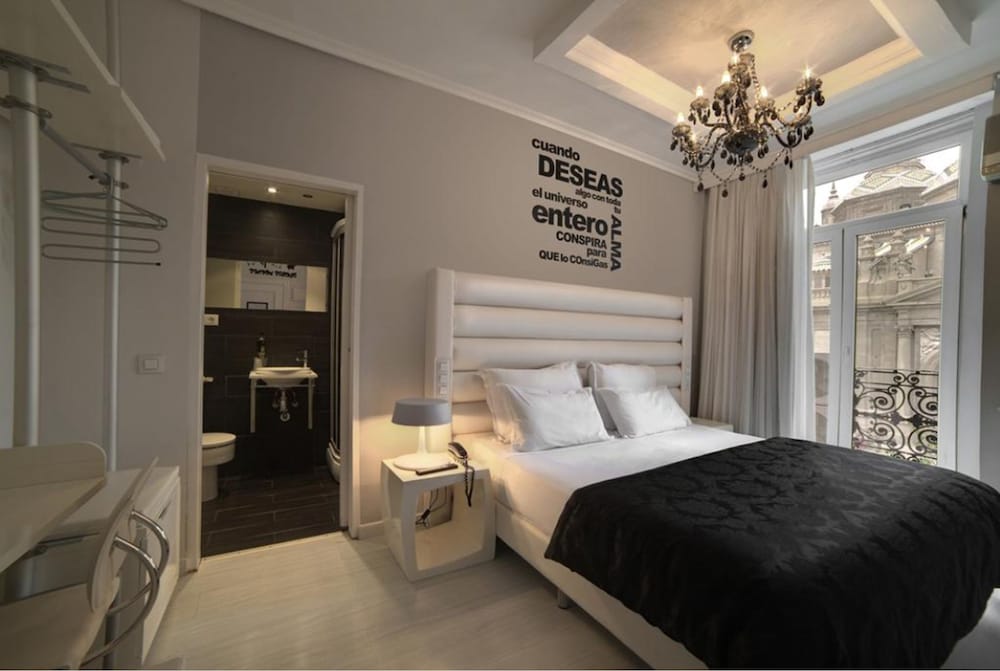Standard Double Room, City View - Photo 3