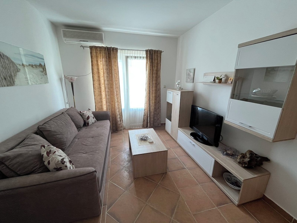Comfort Apartment, Balcony, Courtyard View