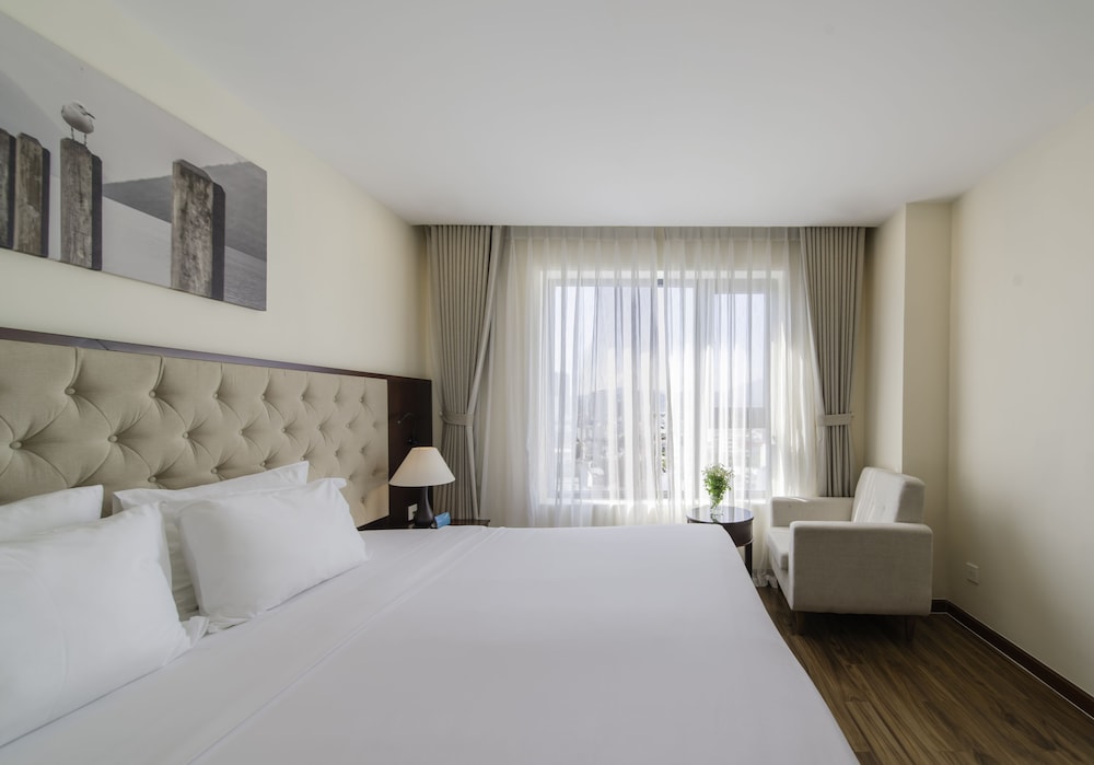 Premier Deluxe City View - Photo 9