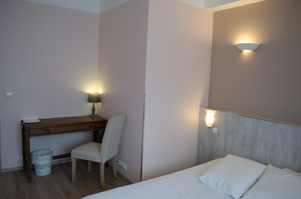 Comfort Double Room, 1 Queen Bed, Private Bathroom, Partial Lake View photo 2