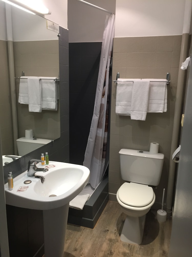 Twin Room - Photo 2