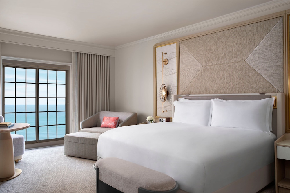 Club Room, 1 King Bed, Ocean Front (Mobility Accessible, Roll-in Shower) - Photo 1