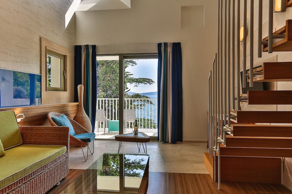 Duplex, 2 Bedrooms, Partial Ocean View, Annex Building photo 2