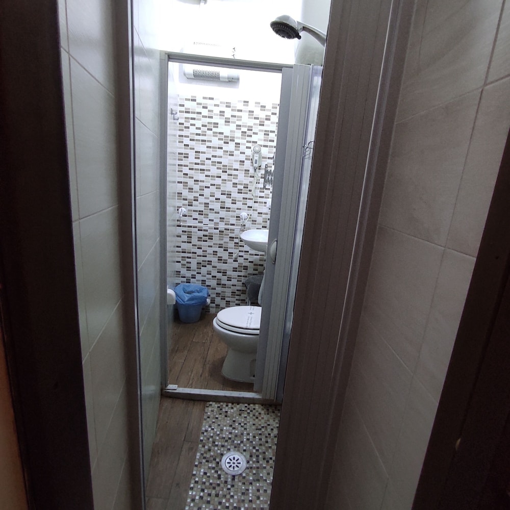 Basic Triple Room, 1 Bedroom - Photo 7