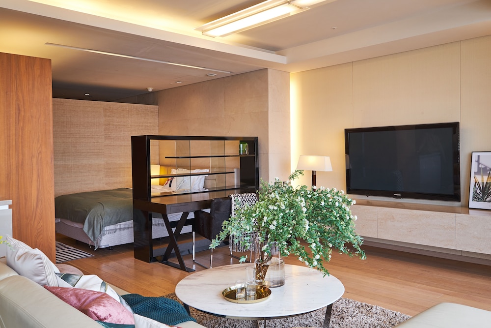 Superior Suite (1 Person)