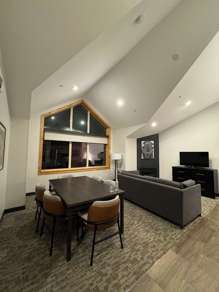 Suite, 1 King Bed, Non Smoking - Photo 8