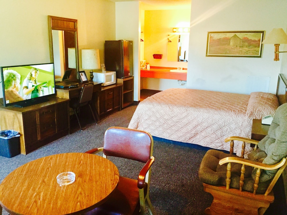 Deluxe Room, 1 Queen Bed photo 1