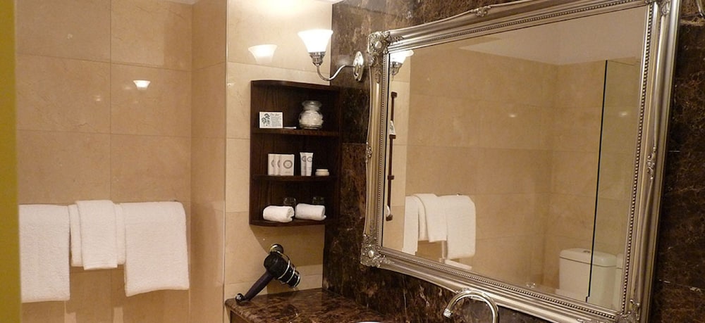 Deluxe Room - Photo 4