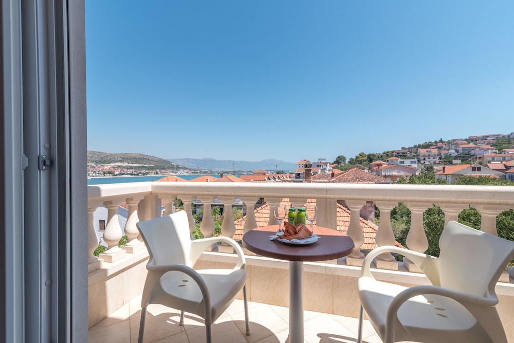 Triple Room, Balcony - Photo 4