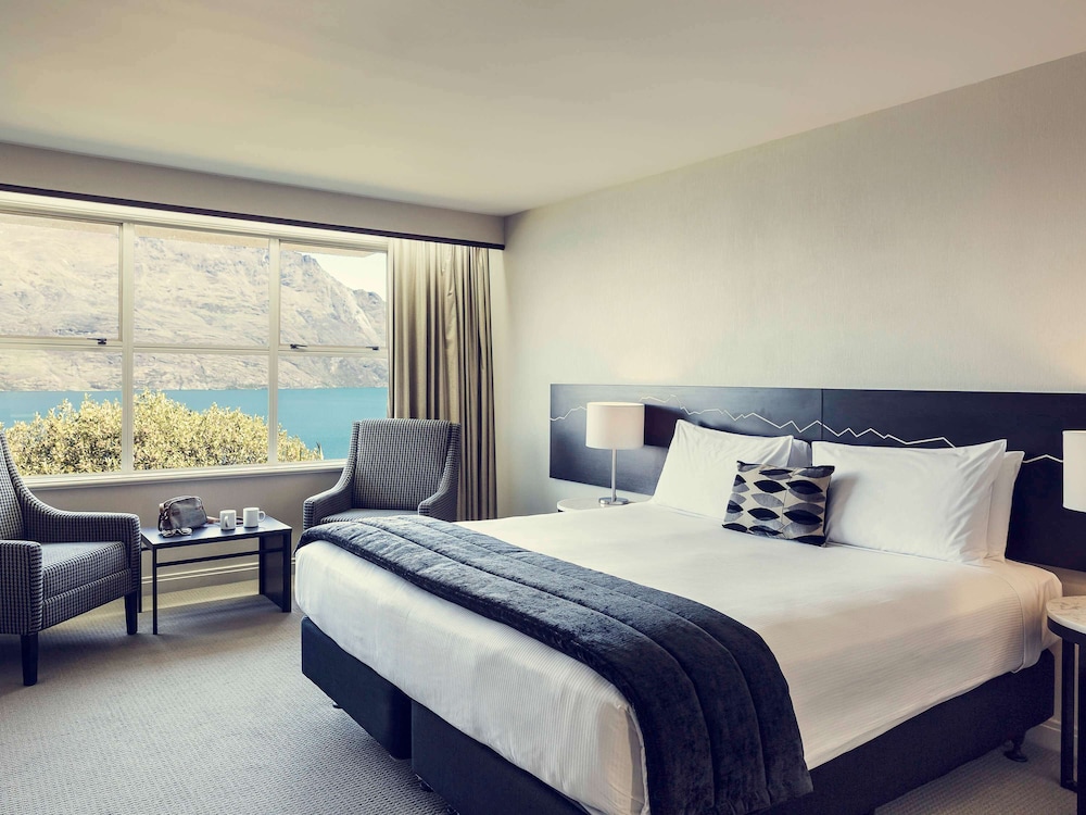 Deluxe Room, 1 King Bed, Lake View - Photo 1