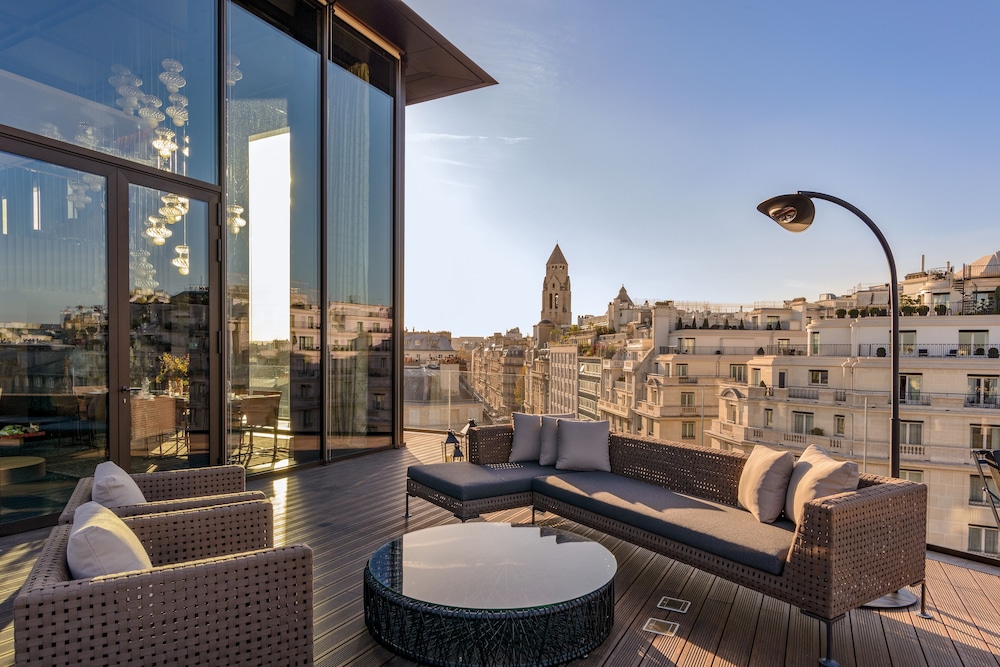 Suite, 1 King Bed, Tower