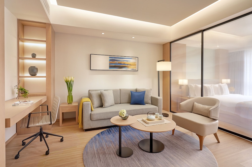 Suite, 1 Bedroom - Photo 1