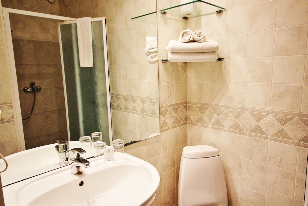 Family Room - Photo 5