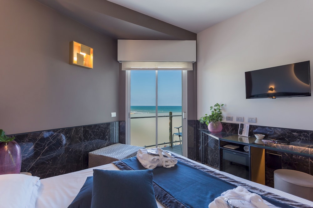 Superior Double Room Single Use, Balcony, Partial Sea View