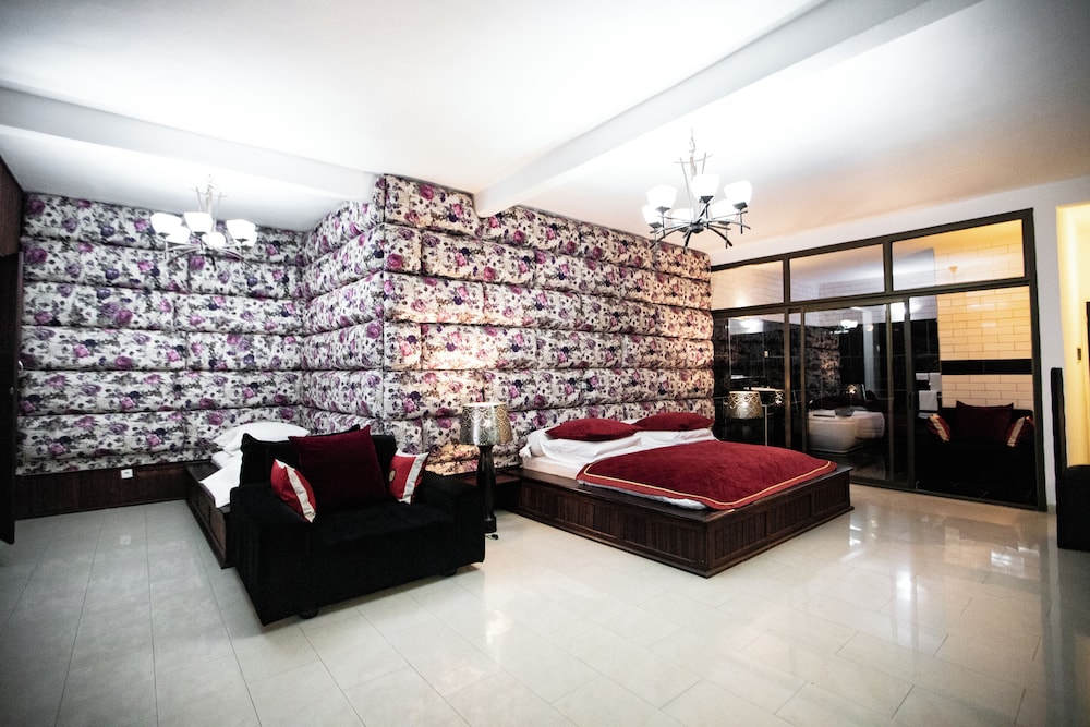 Presidential Room, 1 Bedroom, Pool Access, Canal View photo 1