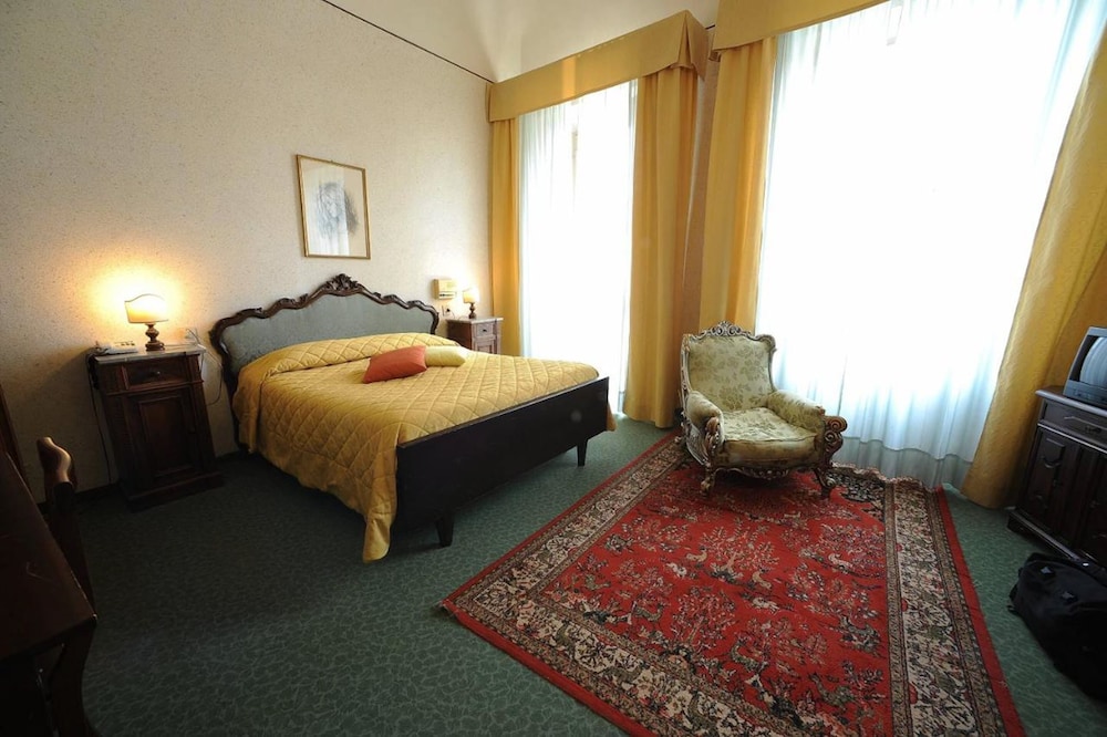 Standard Double or Twin Room - Photo 1