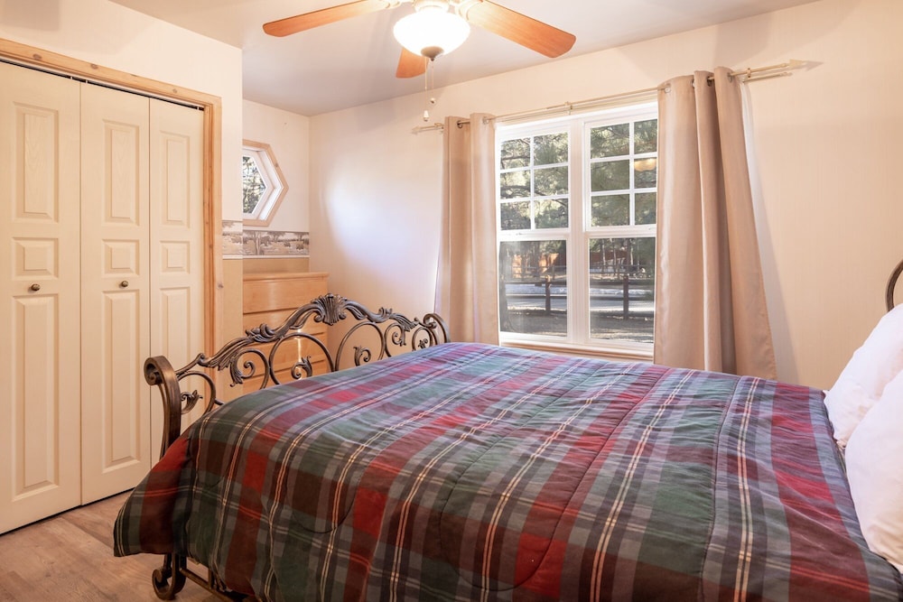 Cabin, Multiple Beds, Patio, Mountain View (2005) photo 1