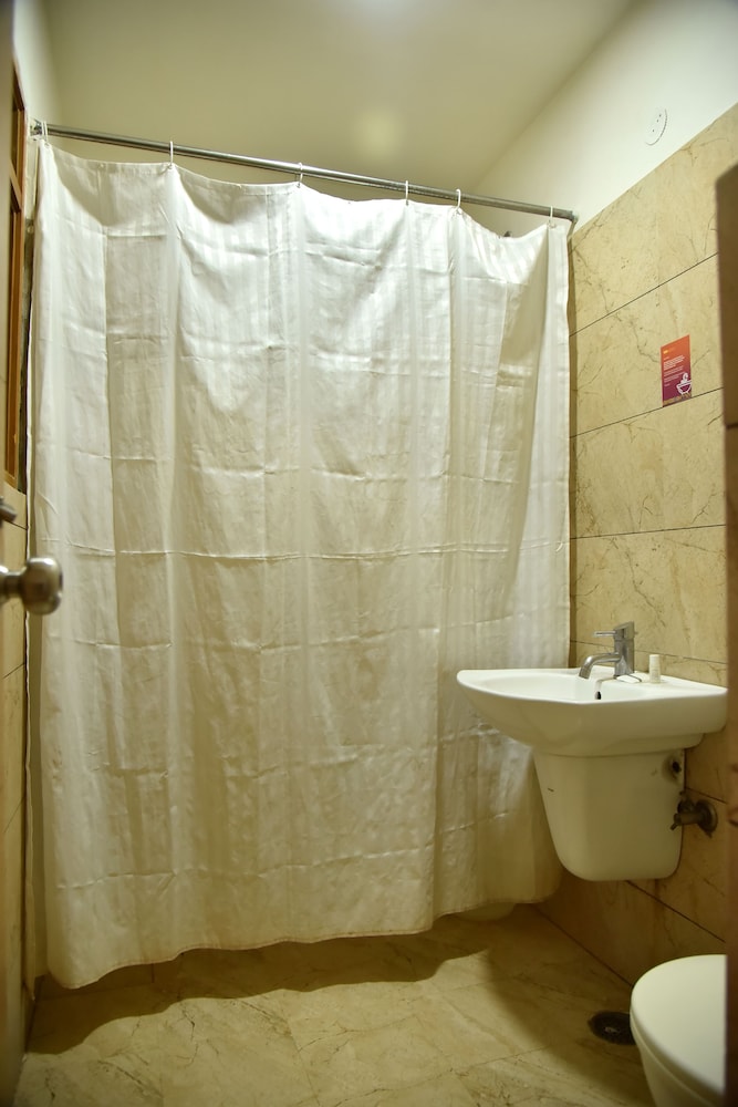 Deluxe Room - Photo 6