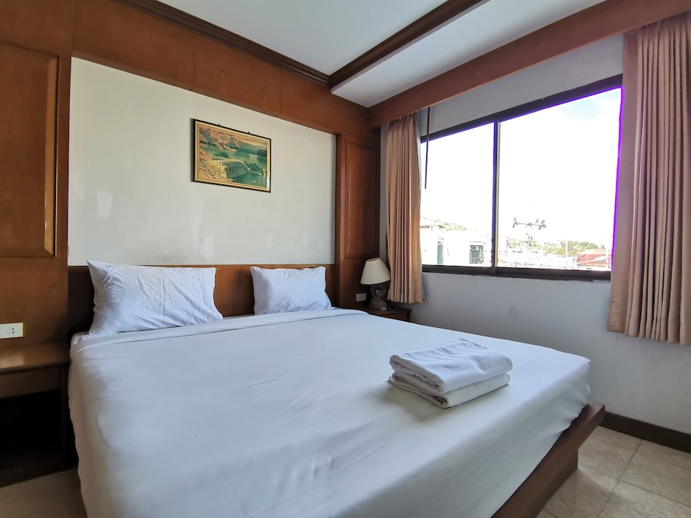 Deluxe Double Room - Photo 9