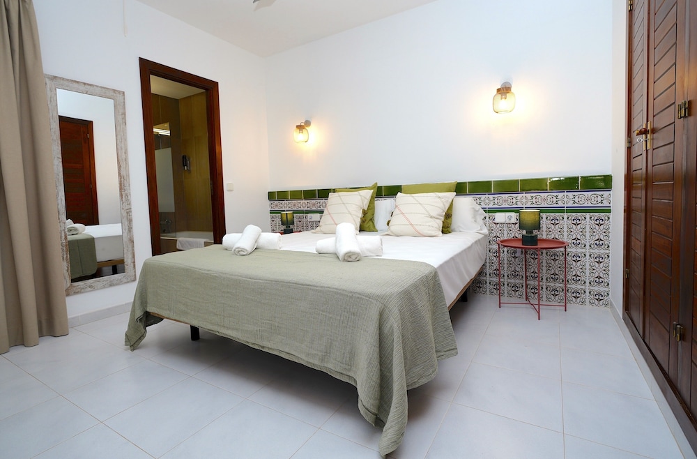 Standard Apartment, 2 Bedrooms, Terrace, Partial Sea View