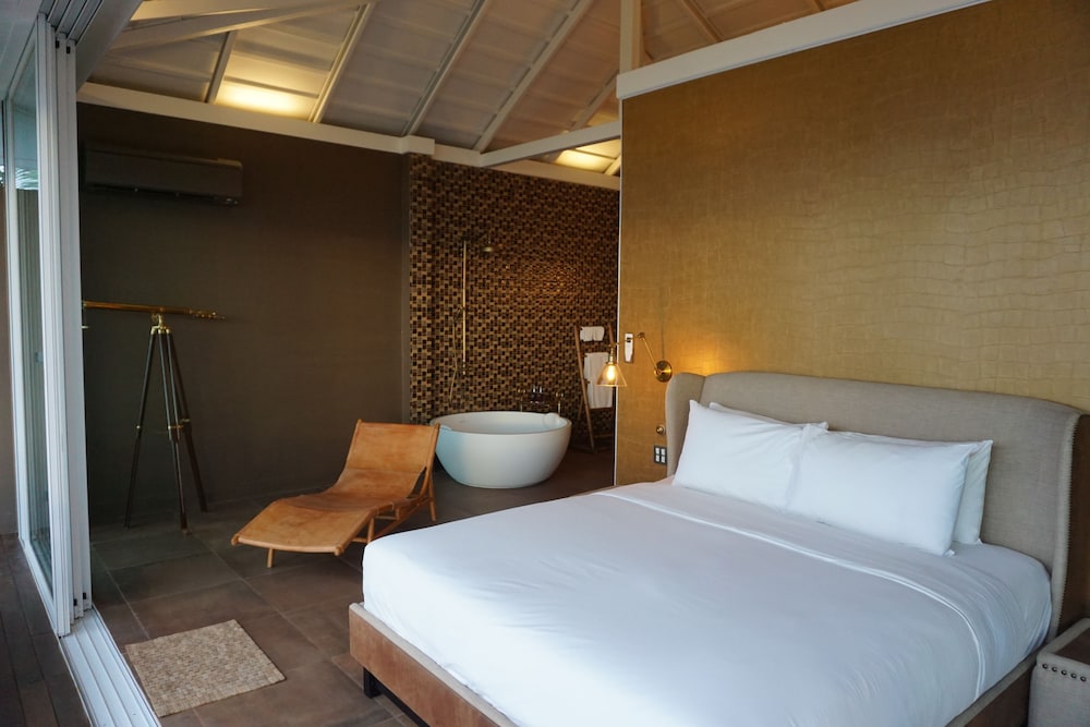 Honeymoon Villa, Sea View