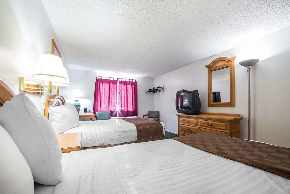 Room, 2 Double Beds, Non Smoking (Pet Friendly) photo 3