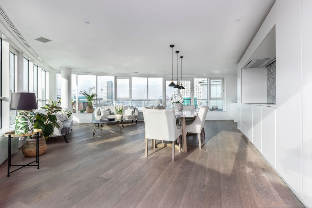 The English Rose Luxury 3 bed With Private Terrace - by Out of Office Lifestyle, Photo 24