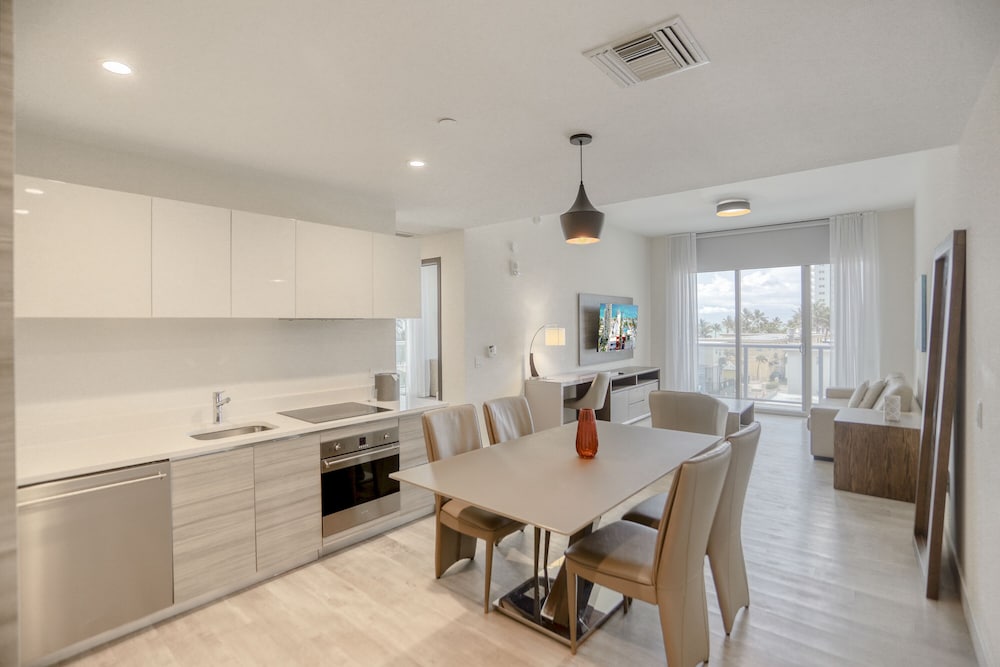 Panoramic Condo, 1 Bedroom, Non Smoking, Partial Ocean View