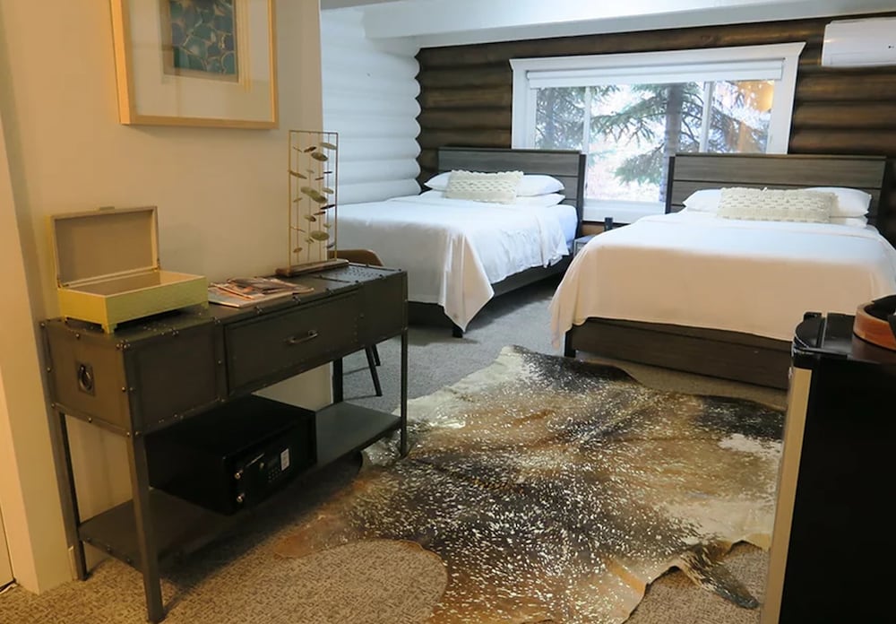 Suite, 2 Queen Beds, River View
