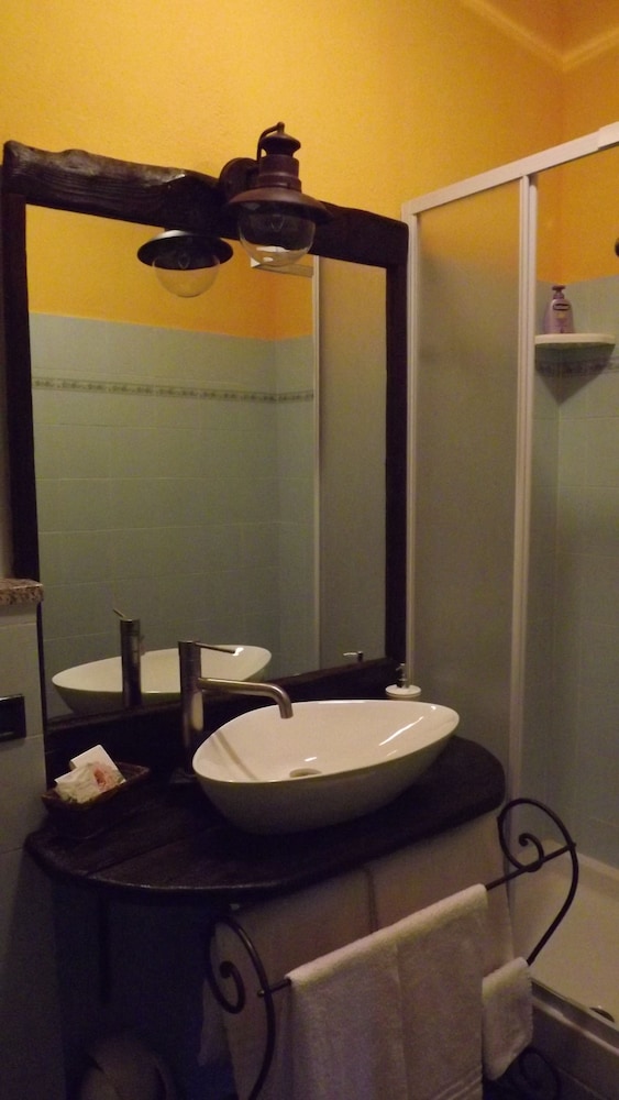 Basic Double or Twin Room, Park View, Garden Area photo 3