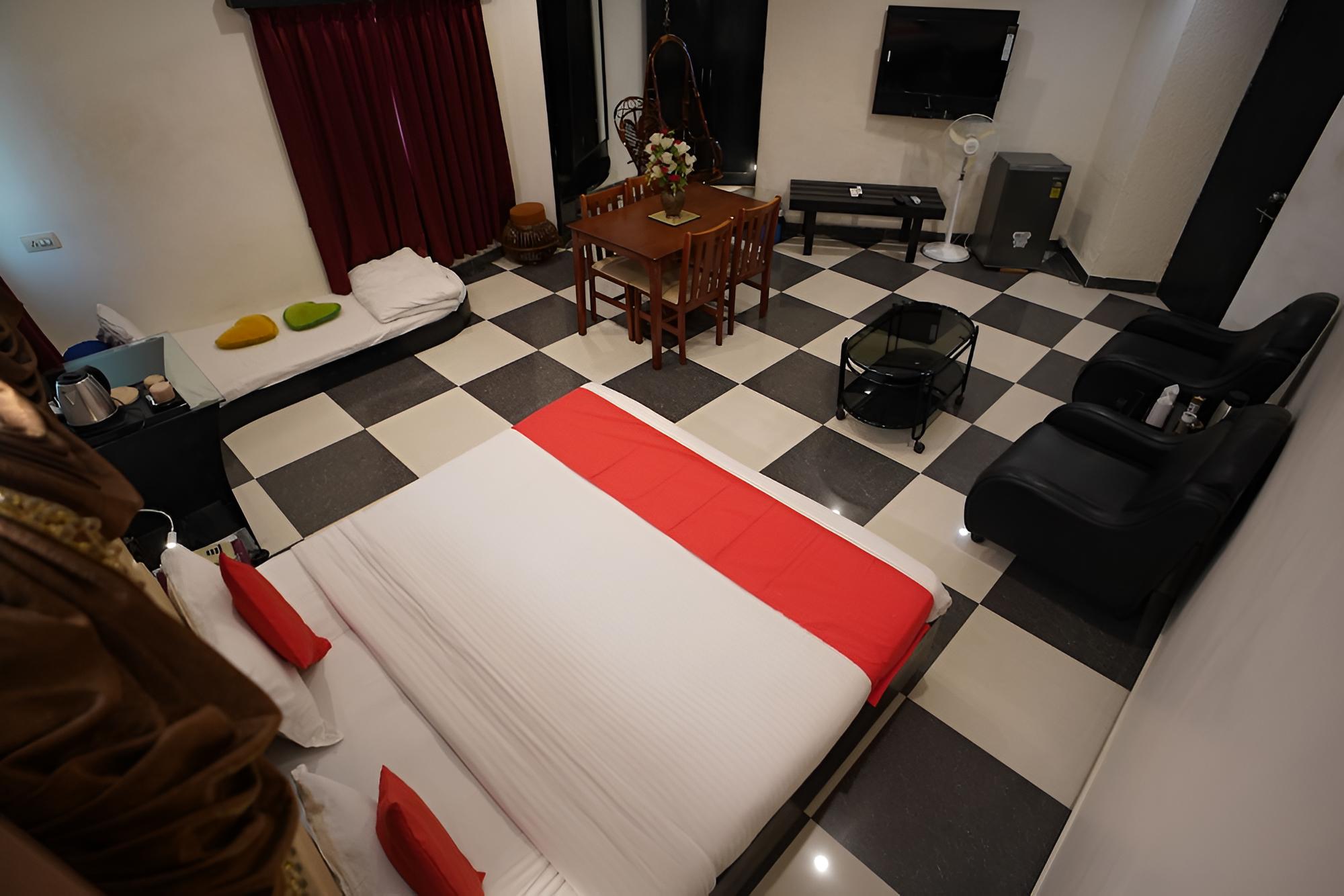 Suite Room - Photo 8