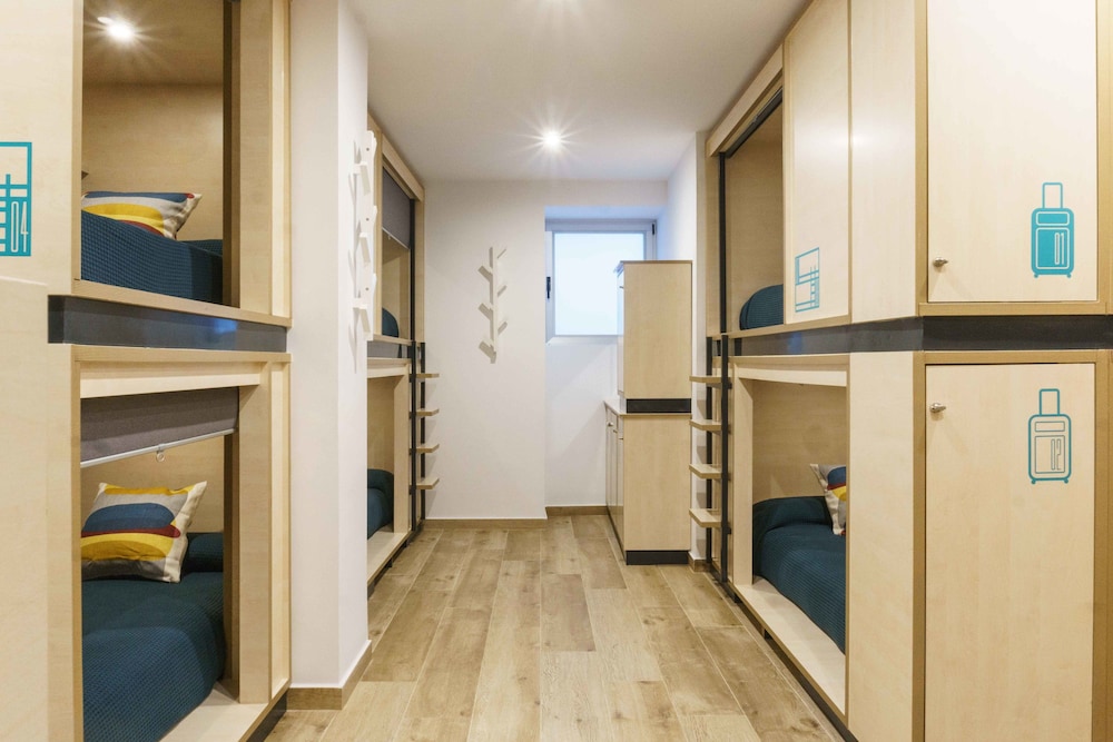 Habitación compartida de lujo, dormitorio mixto, baño compartido (1 cama en una habitación compartida de 10 camas)