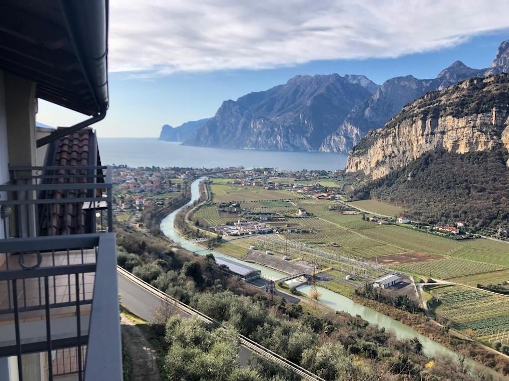 Panoramic Suite, Lake View - Photo 4