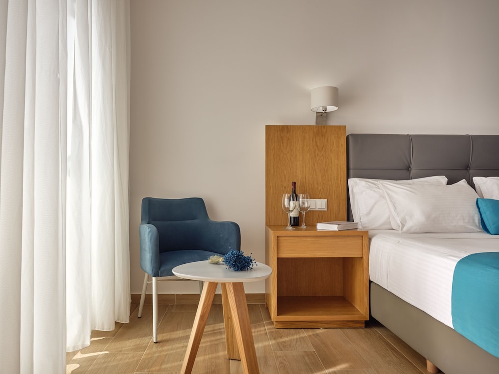 Quarto Duplo de Luxo, com Vista para a Piscina