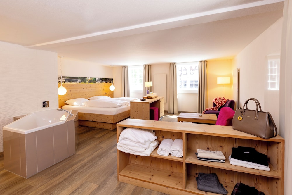 Traditional Suite, Hot Tub - Photo 2