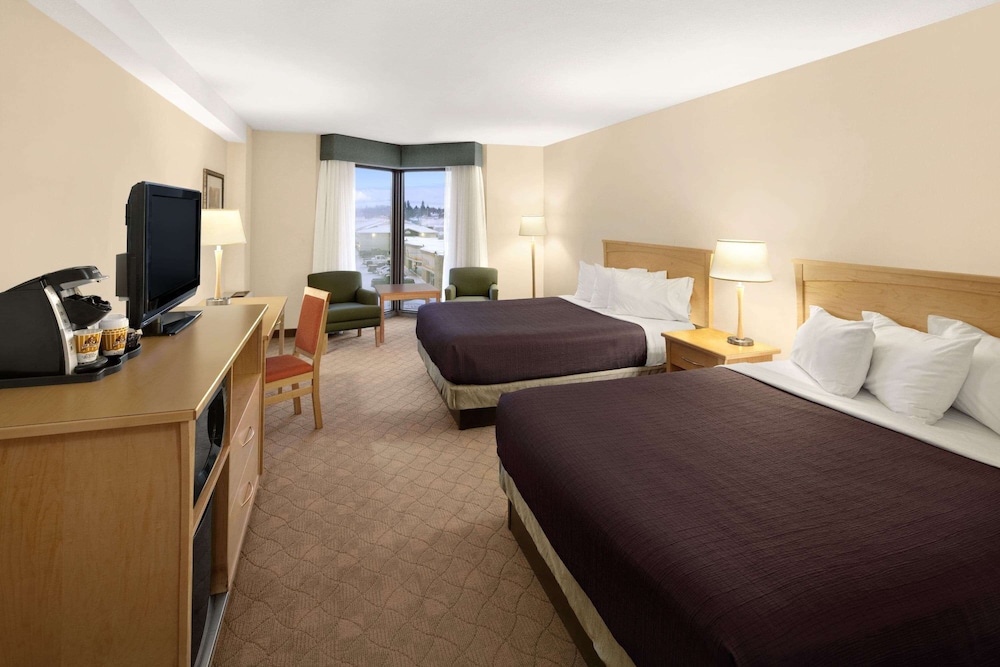 Room, 2 Queen Beds, Non Smoking, Tower - Photo 1